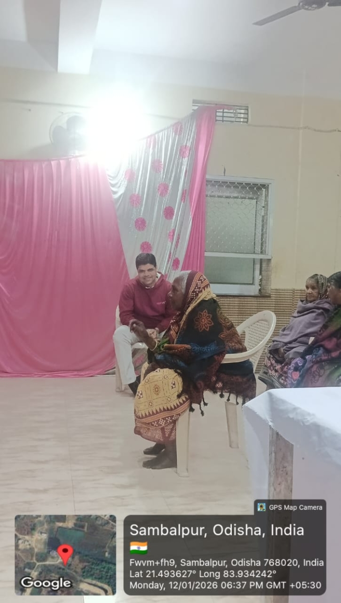 Students of the Social Service Society visited the old age home at Sambalpur on 12/01/2026